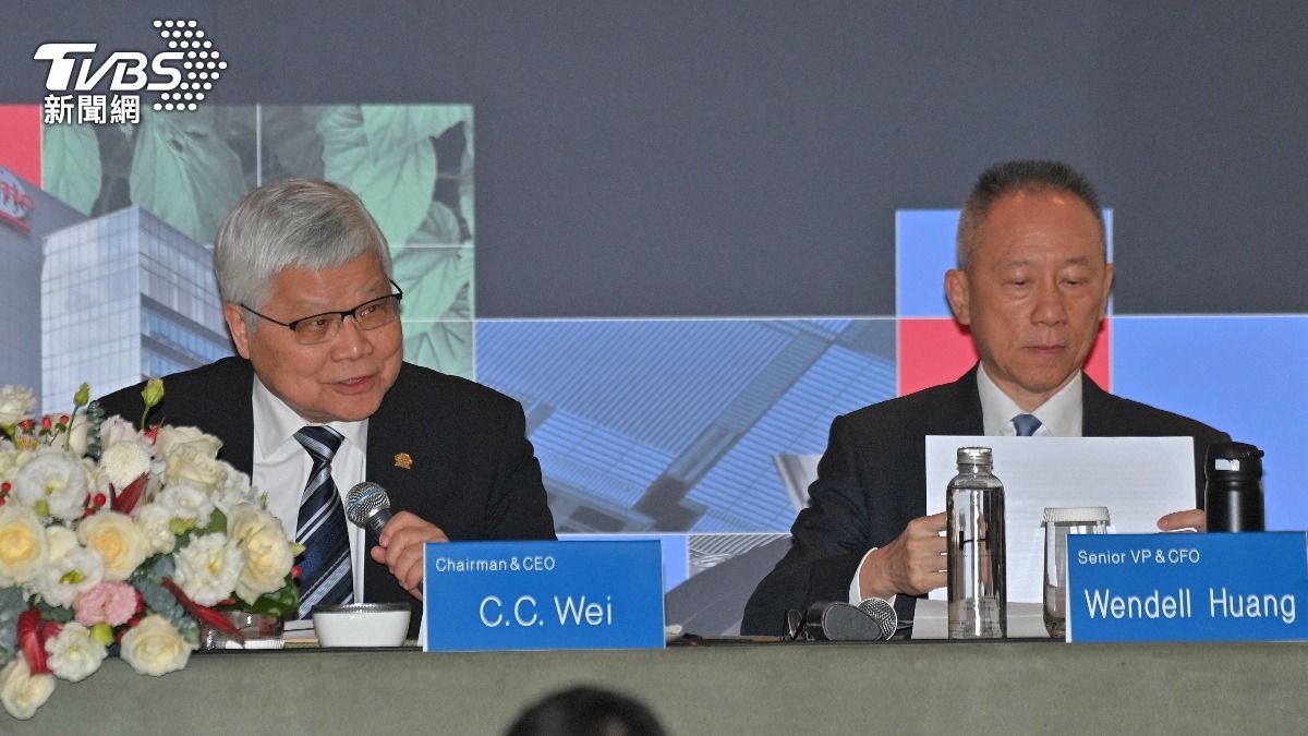 台積電總裁魏哲家(左)及財務長黃仁昭(右)。(圖/胡瑞麒攝)