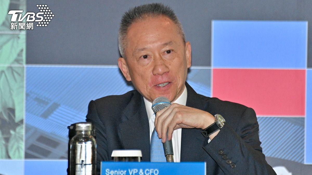 台積電財務長黃仁昭(右)。(圖/胡瑞麒攝)