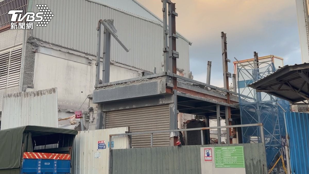 現場屬於小型工地，雖然兩大監管單位都曾派員稽查，但發現缺失僅能先行勸導改善。（圖／TVBS）