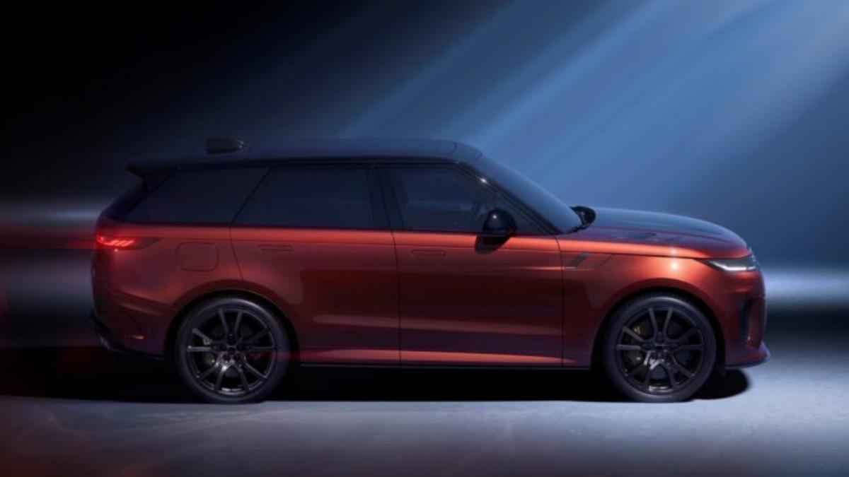 Range Rover Sport SV Carbon搭載4.4升V8雙渦輪MHEV引擎動力系統。(圖/JLR提供)