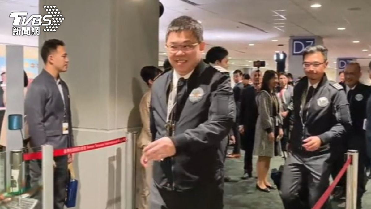 首航班機由「K董」張國煒親自駕駛，展現對新航線的重視。（圖／TVBS）