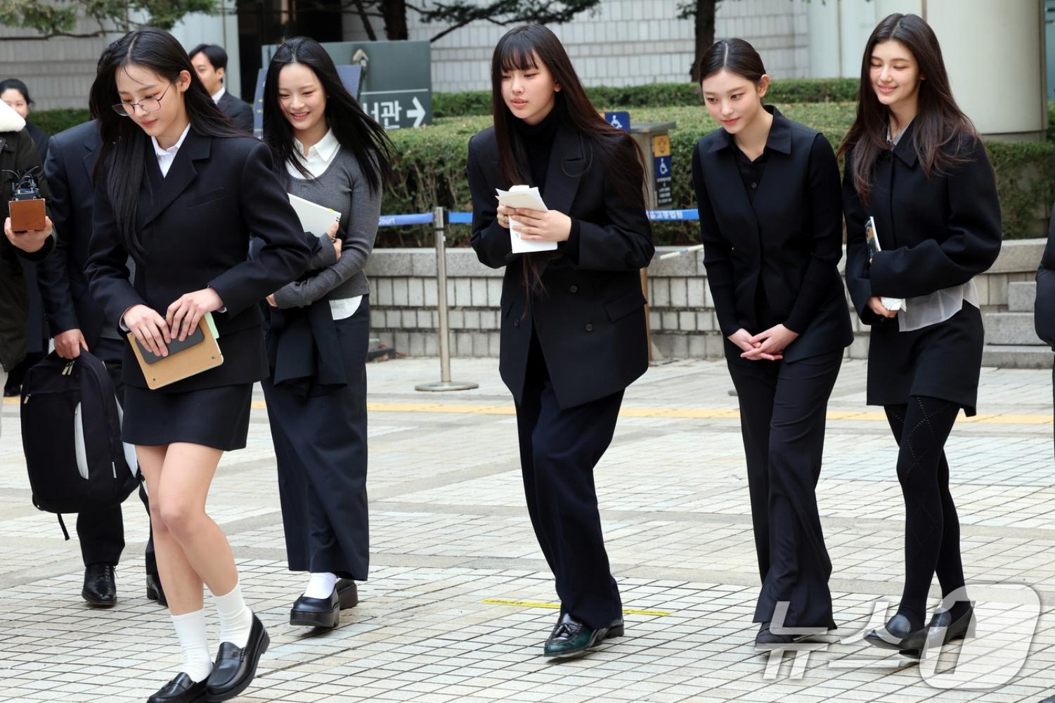 NewJeans最後5人公開合體未料竟在法院前。（圖／news1提供）