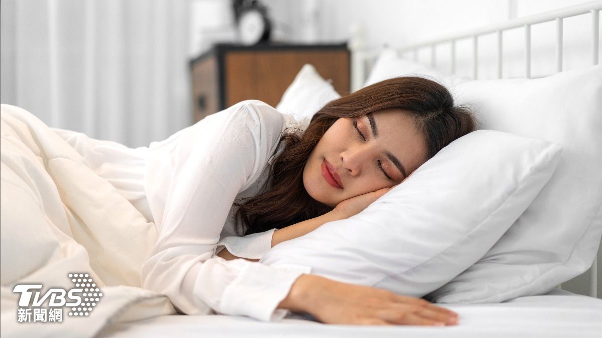 穿發熱衣睡覺比較暖?醫揭「冬季好睡3原則」:穿太緊超NG
