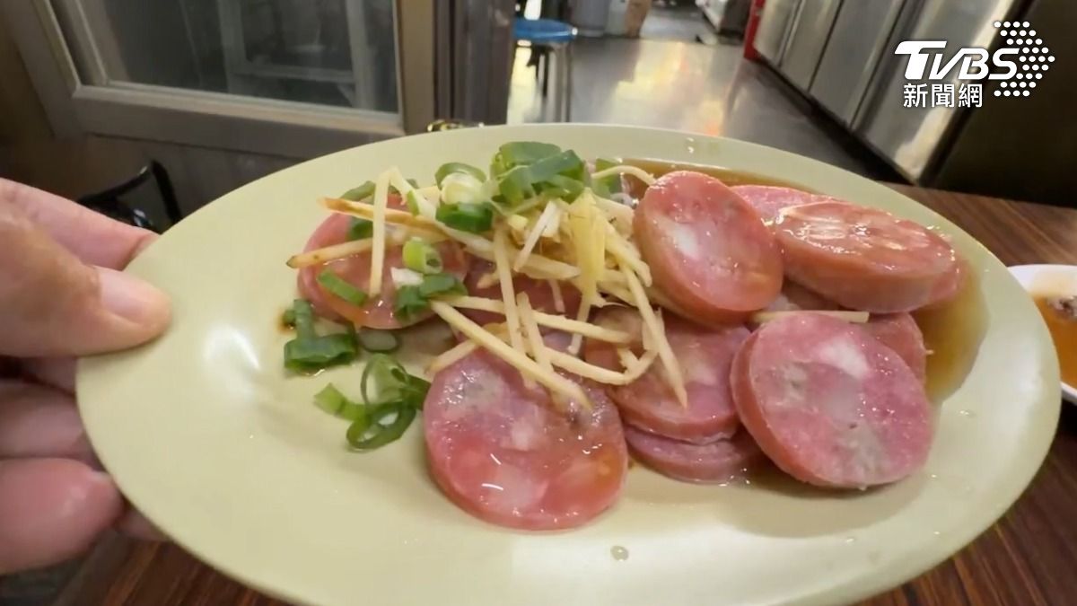 北部民眾來高雄想吃粉腸，結果這店家端上來，讓他在心中吶喊這不是我要的粉腸啦，因為高雄的粉腸長這樣（圖／TVBS）
