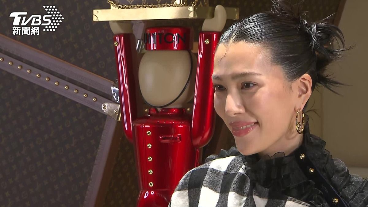 莫莉日前捲入前助理風波,15日晚出席時尚活動。(圖/TVBS)