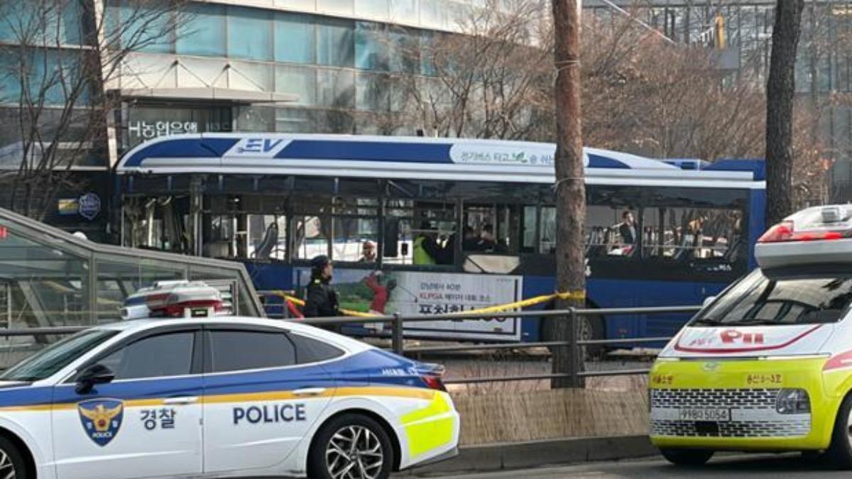 快訊/韓國首爾公車煞車失靈撞大樓 車窗碎裂13傷其中2行人重傷