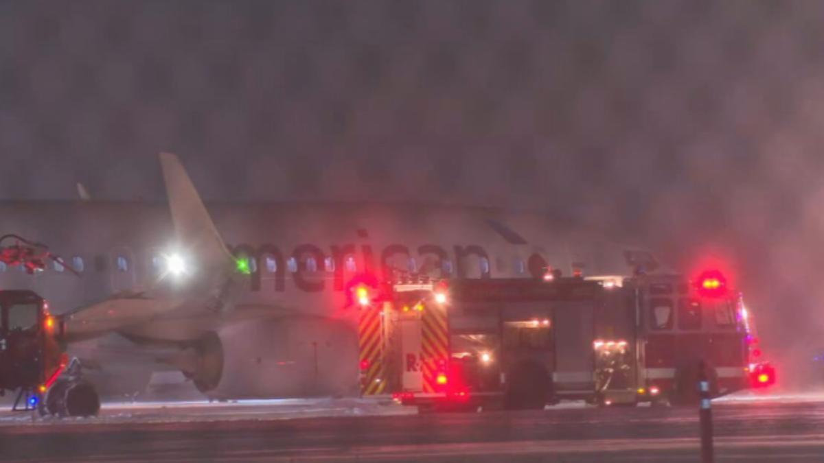 雪地驚魂!美國航空波音737客機「衝出跑道」 90乘客急回航廈