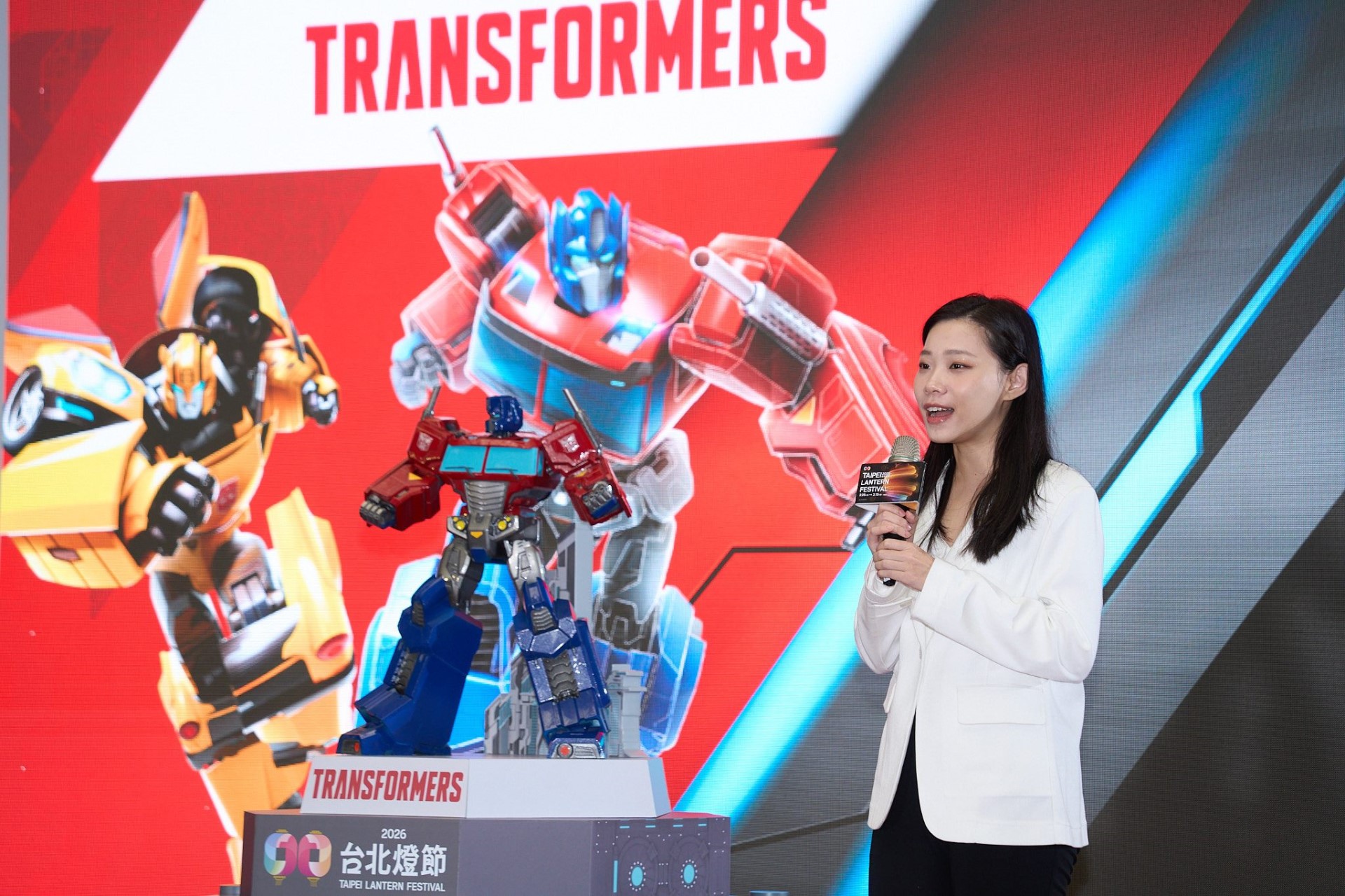▲「2026台北燈節」首場記者會搶先曝光花博展區柯博文主燈。(圖片來源:臺北市政府觀光傳播局)