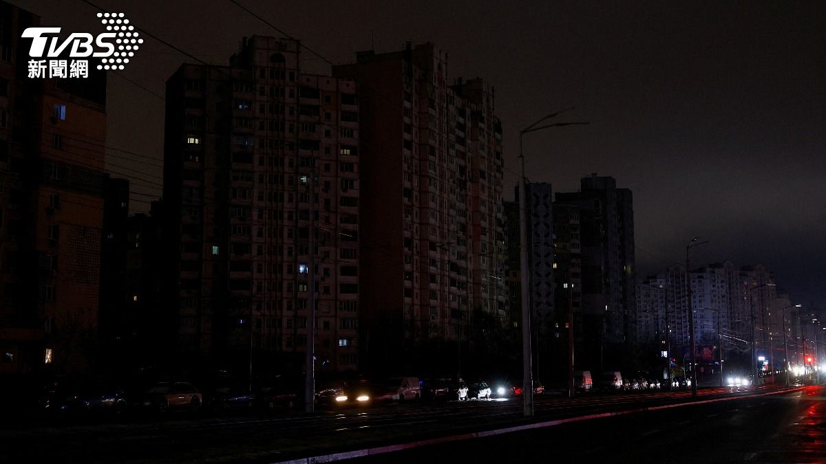 烏克蘭首都基輔在攝氏零下16度的寒冬中再度斷電停止供應暖氣 (圖/達志影像美聯社)