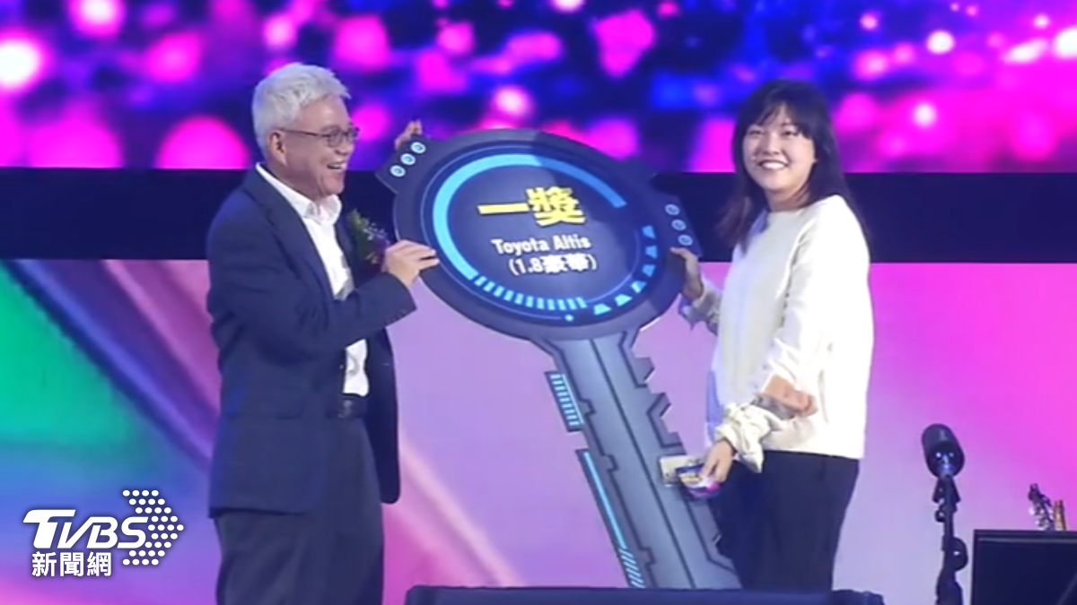 華碩尾牙送出8輛汽車。(圖/TVBS)