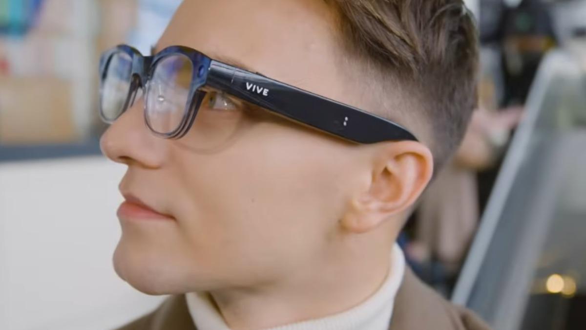 HTC宏達電於8月14日正式推出「VIVE Eagle AI GLASSES」。(圖/翻攝自HTC)