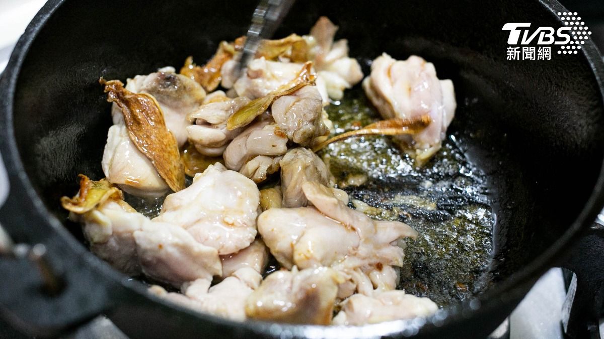 孕媽咪吃麻油雞把寶寶「灌醉」 醫揭酒精真相:高溫烹煮也難0%