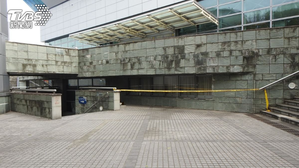 新莊體育場街友「滿臉嘔吐物」陳屍樓梯旁 晨運民眾嚇壞