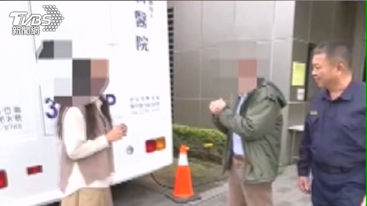 就醫掉2萬渾然不覺!失主就在旁邊卻「最遙遠距離」結局暖心。(圖/TVBS)