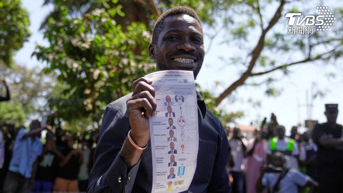 烏干達反對派領袖、總統候選人 Bobi Wine 被軍方抓走，下落不明。（圖／達志影像美聯社）