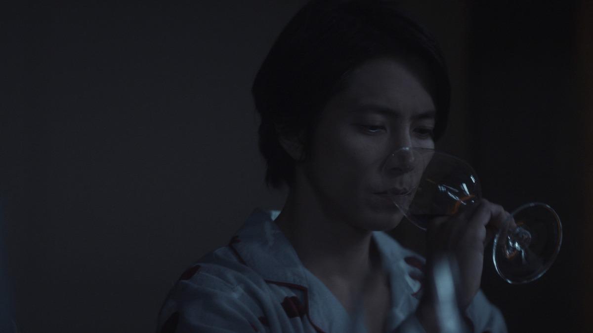 山下智久回歸美劇《神之雫》第二季再扮品酒天才。(圖/APPLE TV提供)