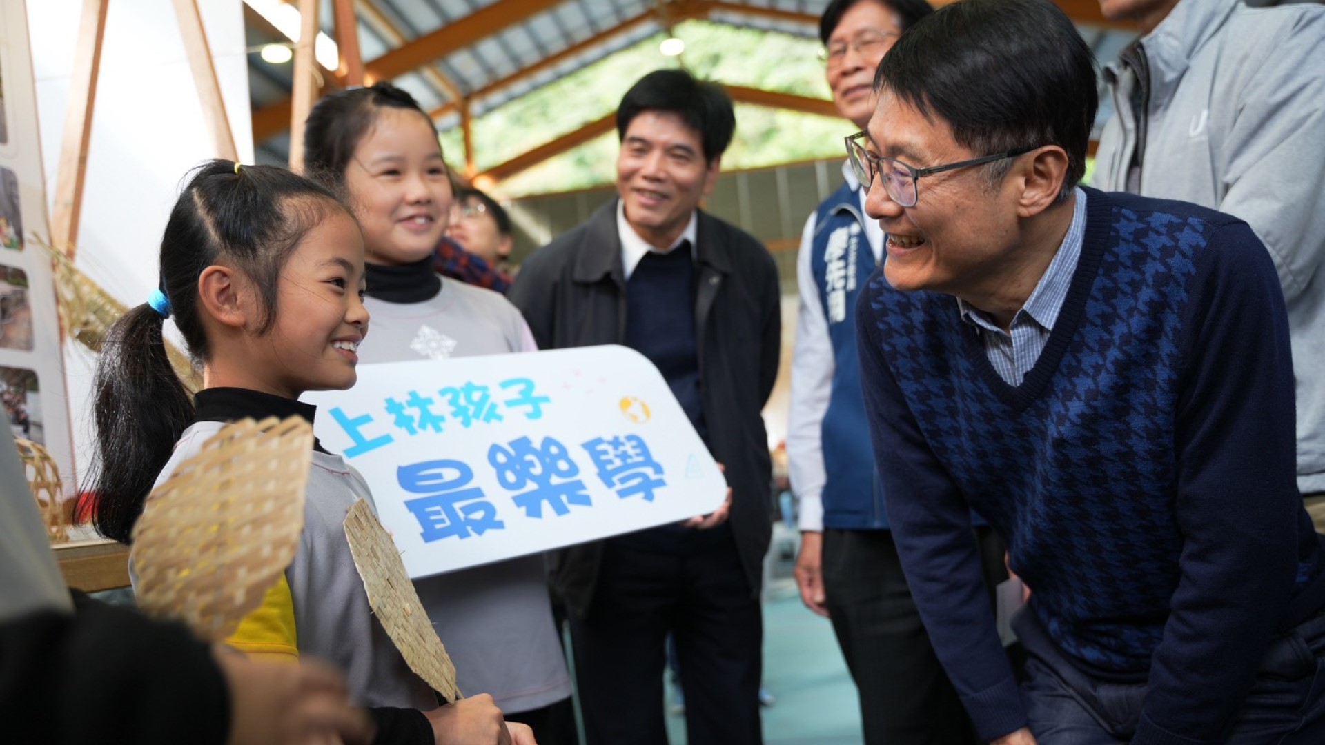▲陳純敬副市長帶領觀摩並聽取社區介紹各案實作成果。(圖片來源:新北市政府城鄉發展局)