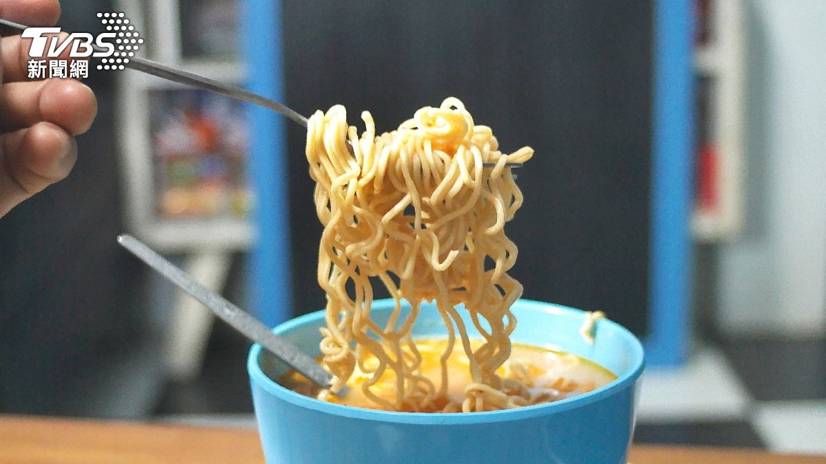 泡麵「這樣吃」就能無負擔!譚敦慈:多2步驟去油鹽更健康