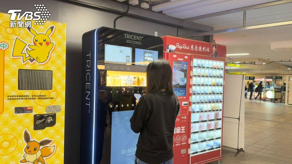 北捷驚現「超狂販賣機」。（圖／陳昫蓁攝）