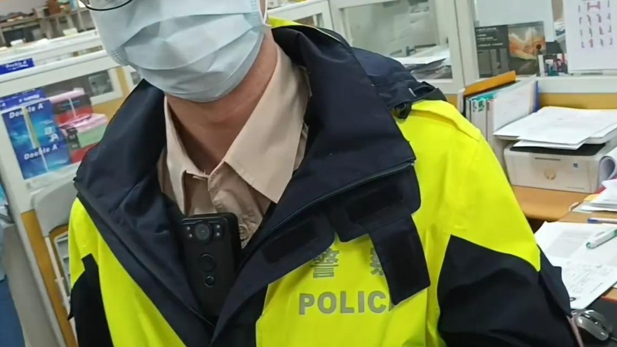 金門替代役男著警察外套協勤　畫面曝光引網友論戰