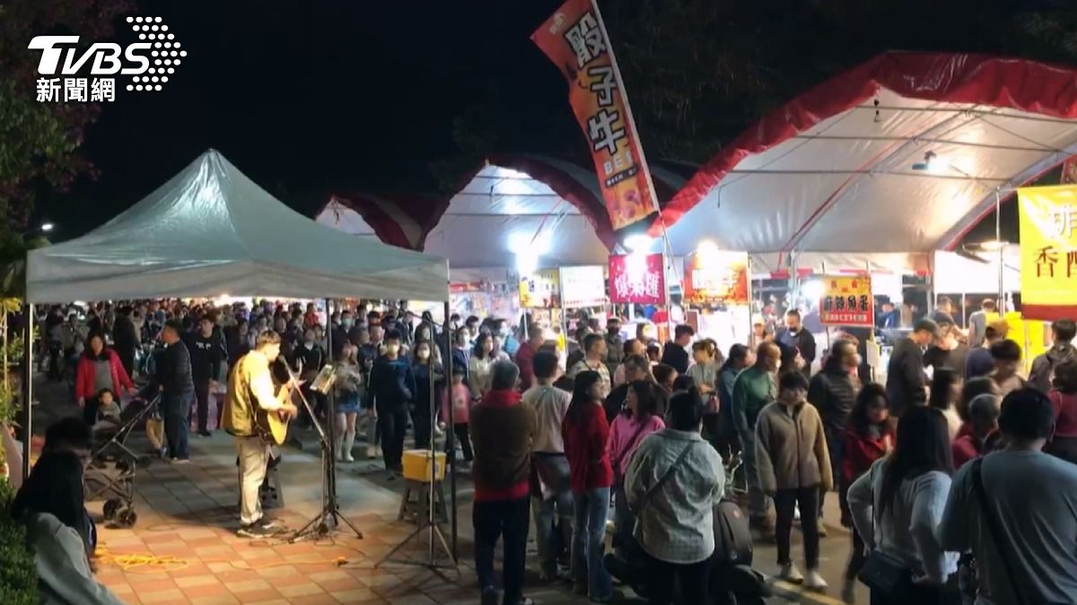 其中最具指標性的特一區,由當地綽號「夜市大亨」的趙姓攤商以34萬元天價得標,刷新歷史最高價紀錄。(圖/TVBS)