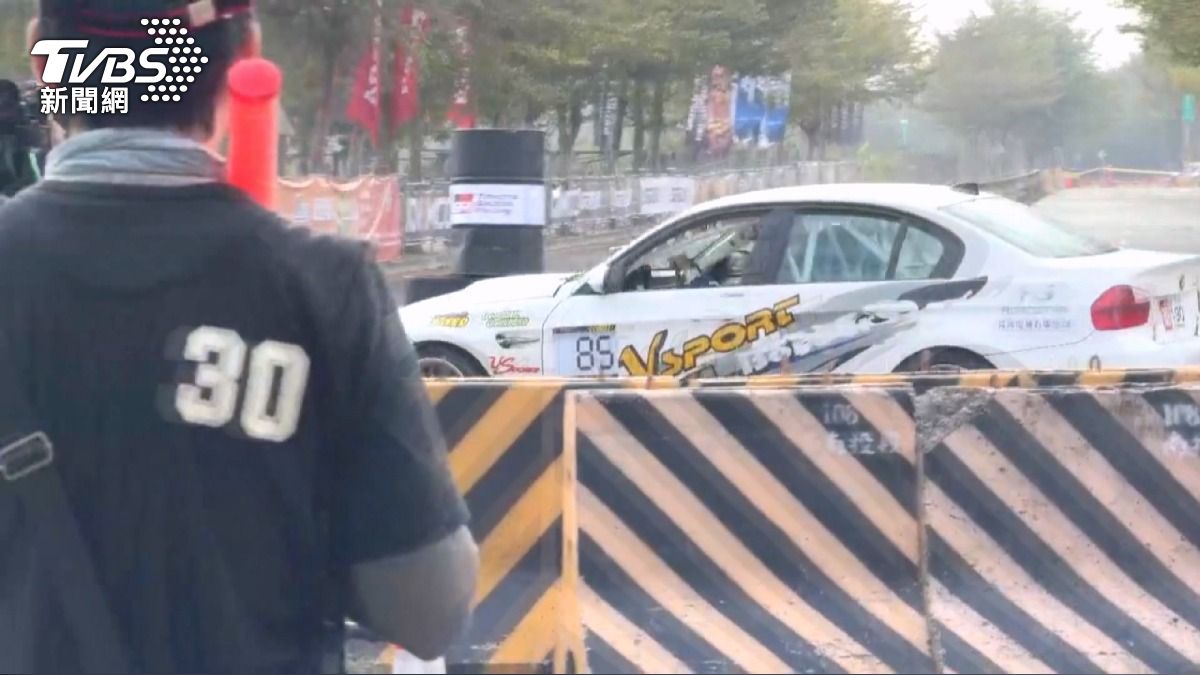 彰化封路飆速！278車手尬車U彎卡關。(圖／TVBS)