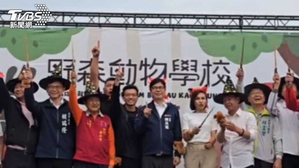 民進黨高雄市長參選人賴瑞隆與市長陳其邁及立委邱議瑩。(圖/TVBS)