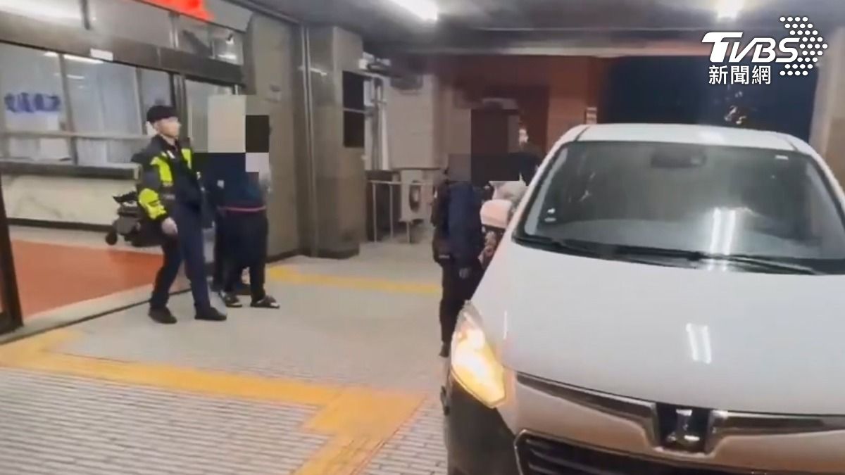 慣竊搜刮房客黃金、現金,拿贓款購買名車,並買iPhone送妻子。 (圖/TVBS)
