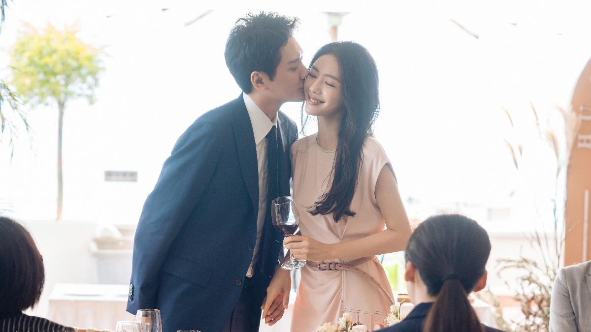 馮紹峰、蔡文靜(右)慶祝結婚週年激怒小三。(圖/TVBS提供)