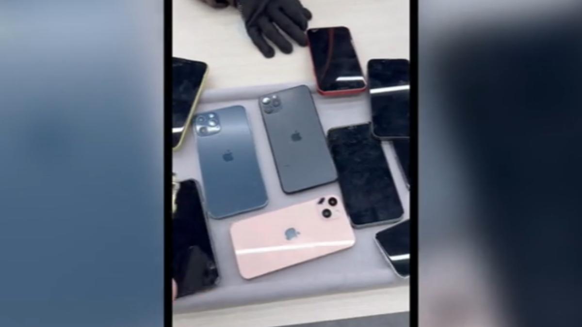 通訊行發現阿姨想賣的全是模型機。（圖／業者提供）
