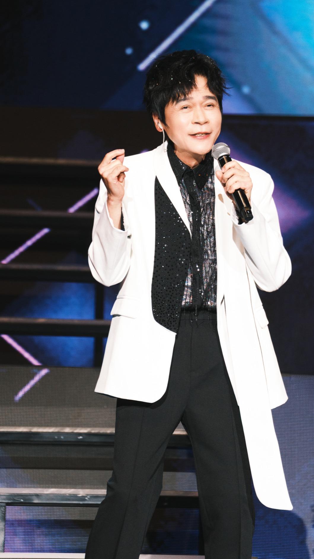 洪榮宏邀全場歌迷一起為岳母禱告。(圖/阿爾發音樂提供)