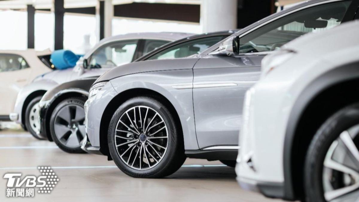 網問「為何年輕人都不買車了」?過來人曝原因:考慮1事才需要