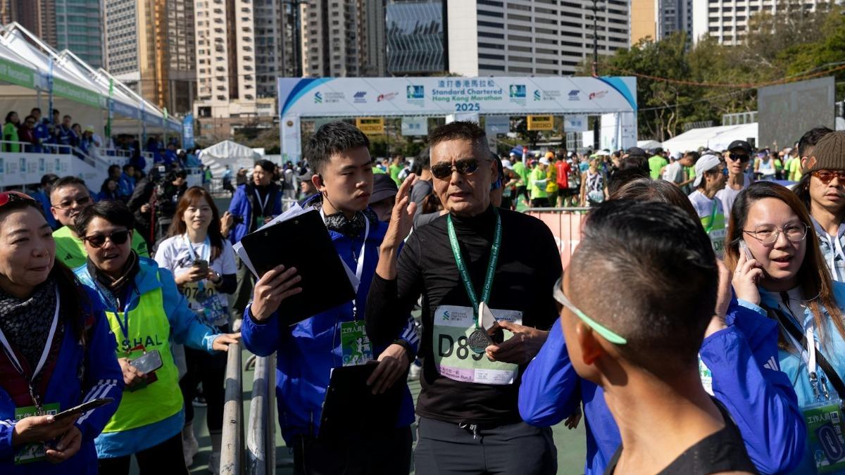 周潤發將目標訂在2小時20分。(圖/香港01)