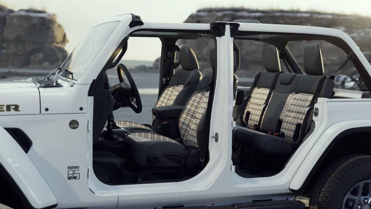 Wrangler 85週年紀念版內裝格紋設計成為注目亮點,以象徵勤奮傳統的「Americana heritage」為核心概念。(圖/Jeep提供)