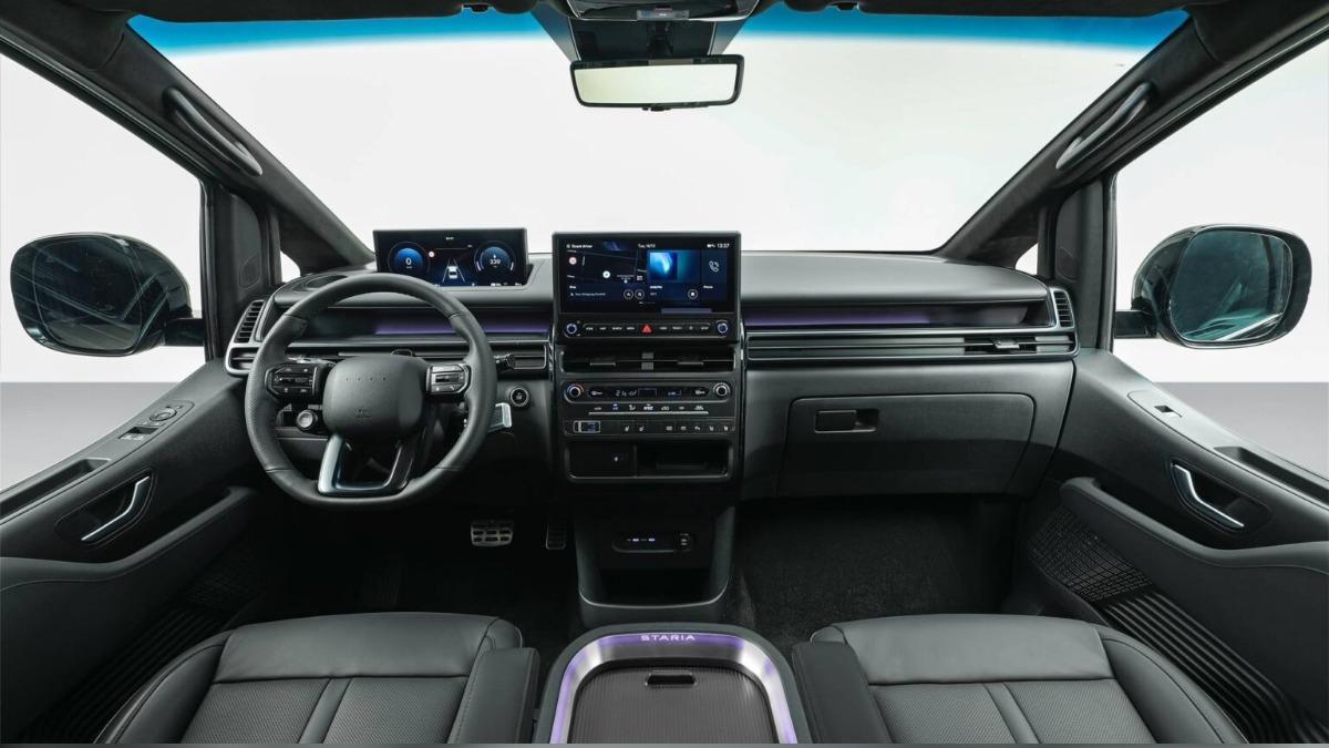 Hyundai Staria Electric內裝搭載最新ccNC系統，並以雙12.3吋螢幕提供車最佳數位體驗。（圖／Hyundai提供）