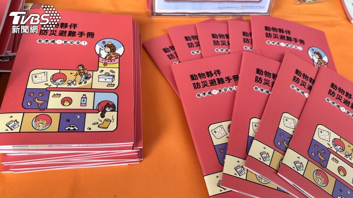 獸醫師公會全聯會推出「動物版小橘書」。（圖／林茜妤攝）