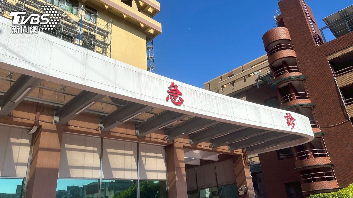 台中榮總15日報告說明,沒發現廠商代刀或執行醫療行為,但再有媒體揭露新視角影片。(圖/林冠丞攝)