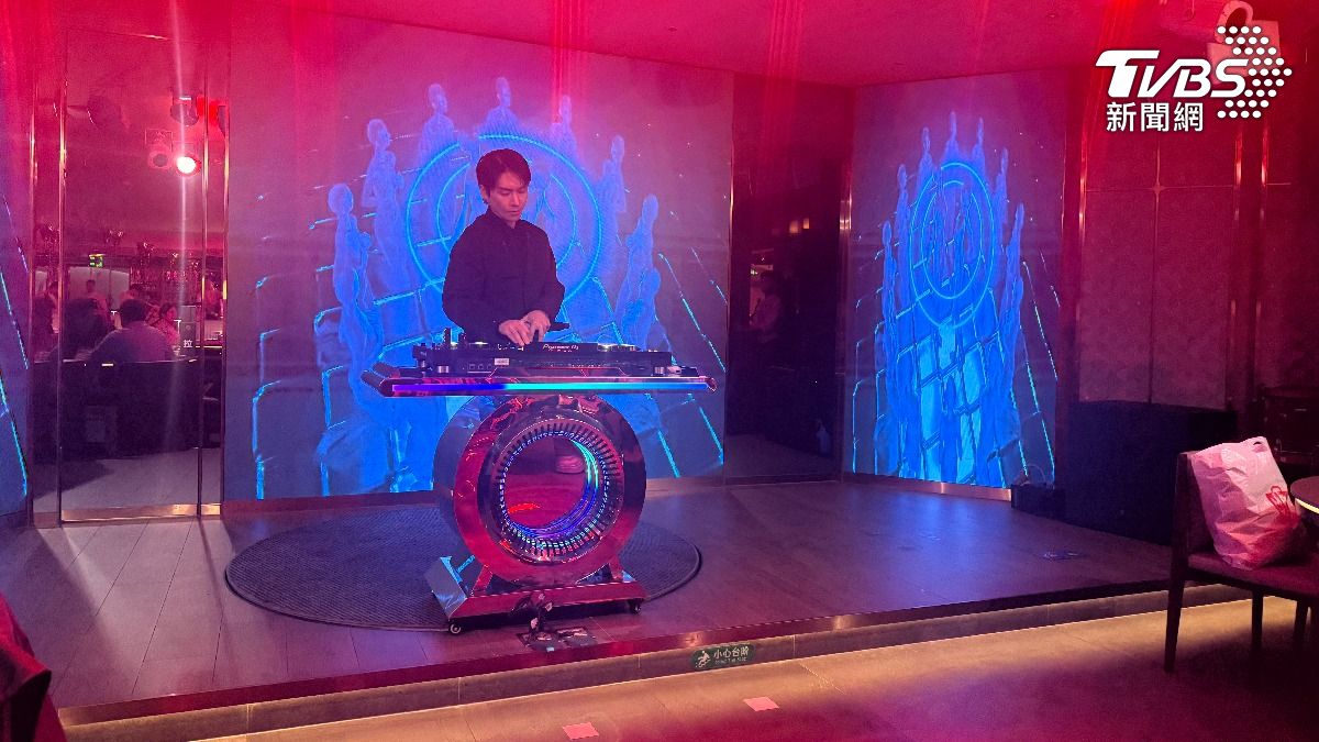 火鍋+Live House！大陸海底撈輕夜店，離峰翻桌率增。（圖／TVBS）