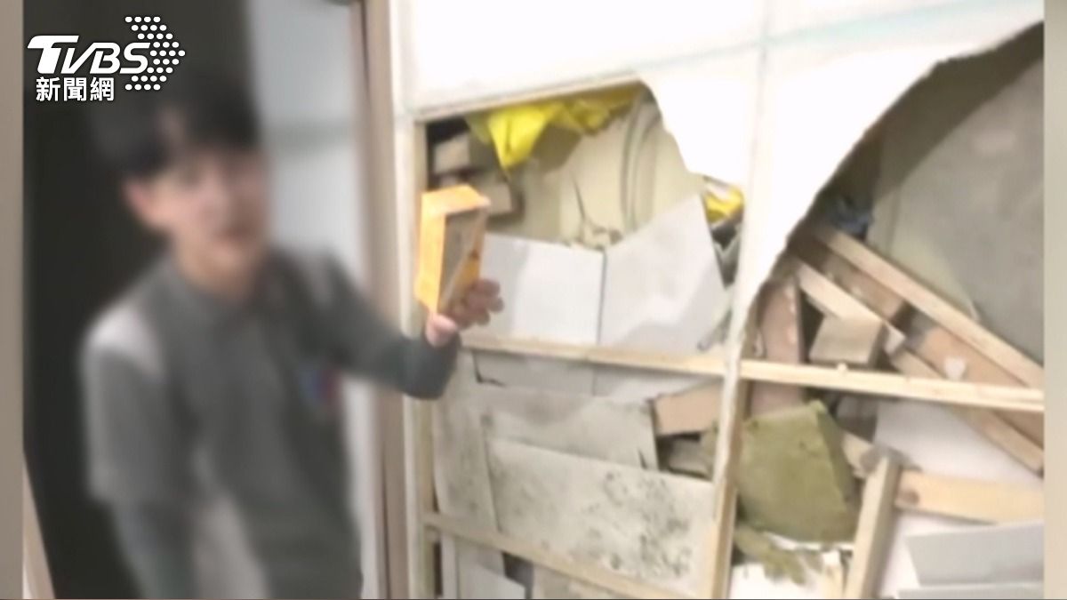 新屋變「垃圾場」？拆牆驚見廢料塞滿　專家曝：合約通常不寫這條。(圖／TVBS)