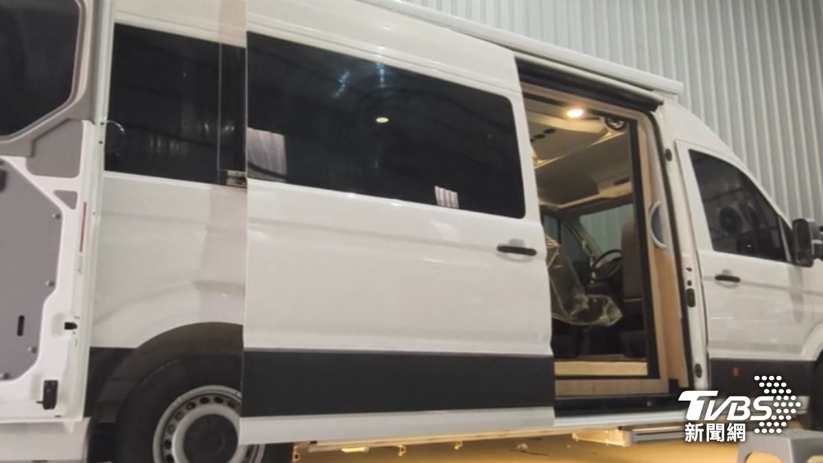 9人座廂型客車,變身成「高齡友善露營車」。(圖/TVBS)