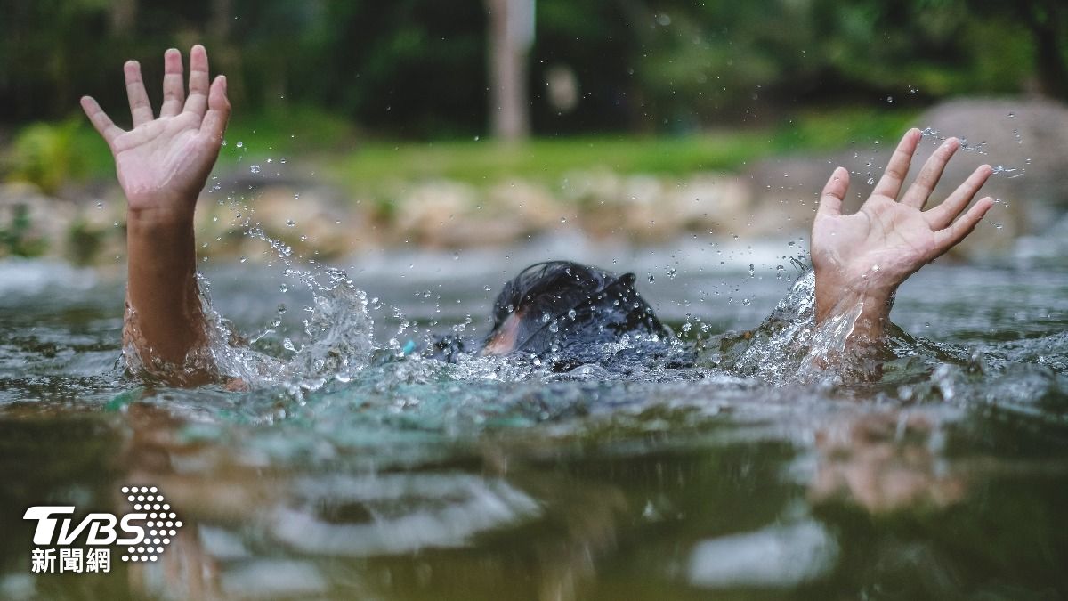 絕望105分鐘!印工程師墜深水狂喊「救我」 警消旁觀溺斃:太冷
