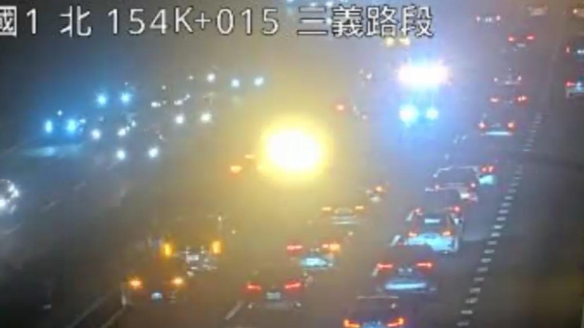 北上153.8公里三義路段發生連環追撞。(圖/翻攝高速公路資訊網)