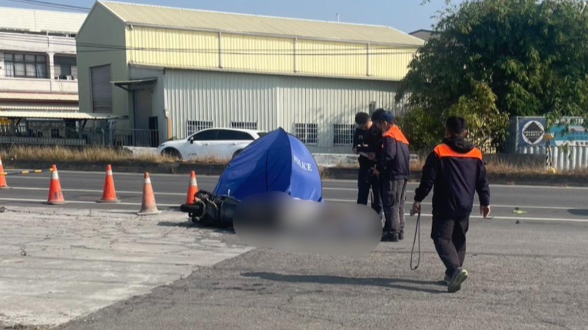 有片/高雄大貨車巨輪輾雙載機車 科技大廠情侶爆頭躺血泊亡