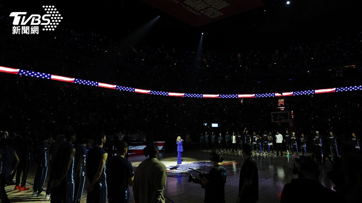 NBA倫敦賽唱美國國歌　觀眾高喊「放過格陵蘭」