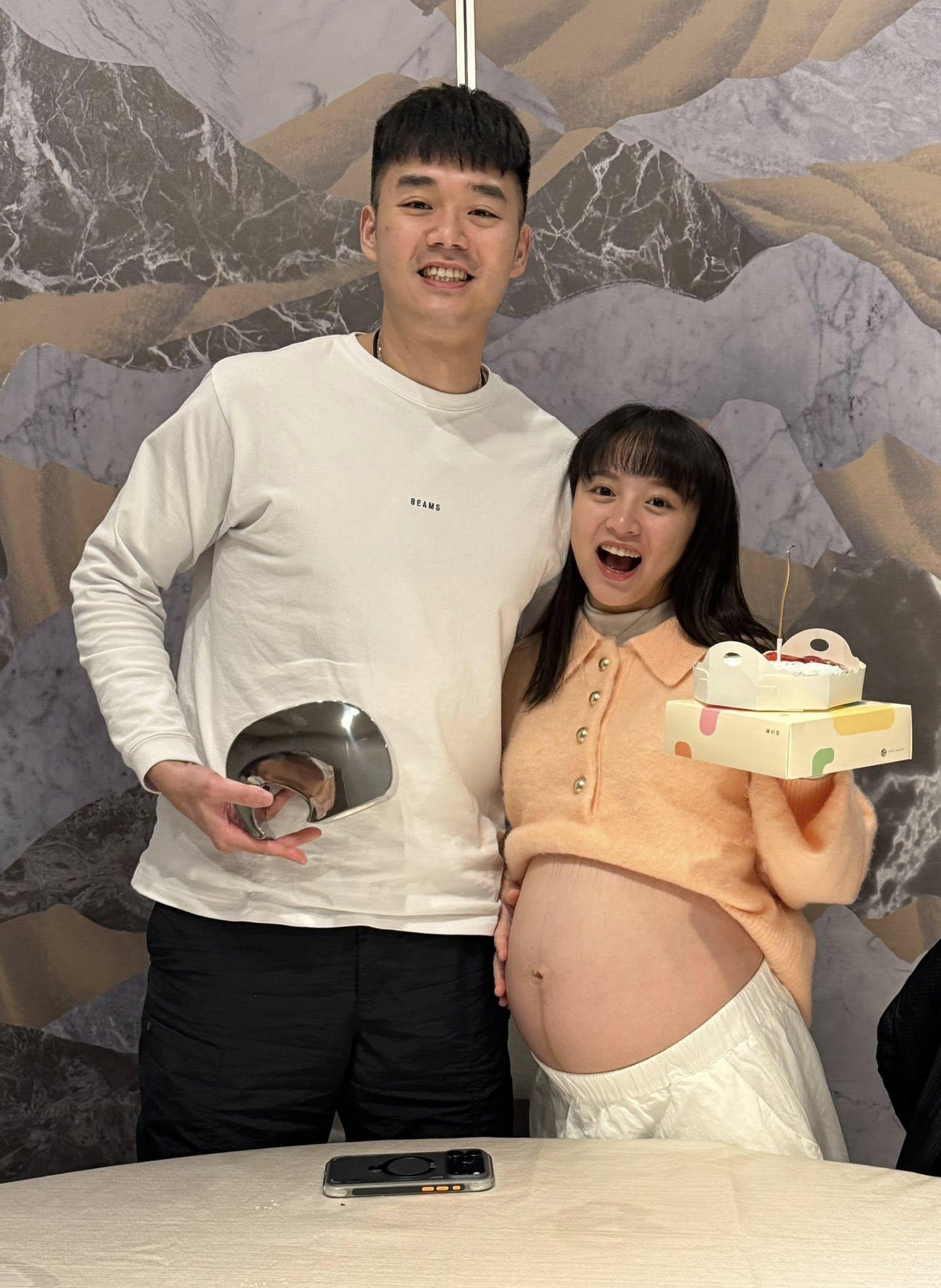 王齊麟-李洋-陳詩媛-王齊麟老婆-王齊麟生日-李洋王齊麟-麟洋配-一夫一妻制-王齊麟李洋-王齊麟左擁右抱