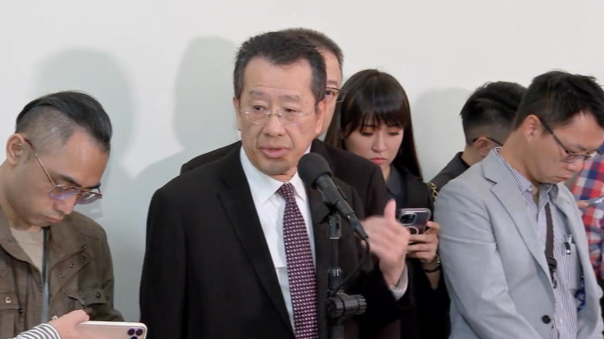 國防部長顧立雄坦言對軍人涉案感到痛心,強調多數共諜案為自查破獲。(圖/TVBS)