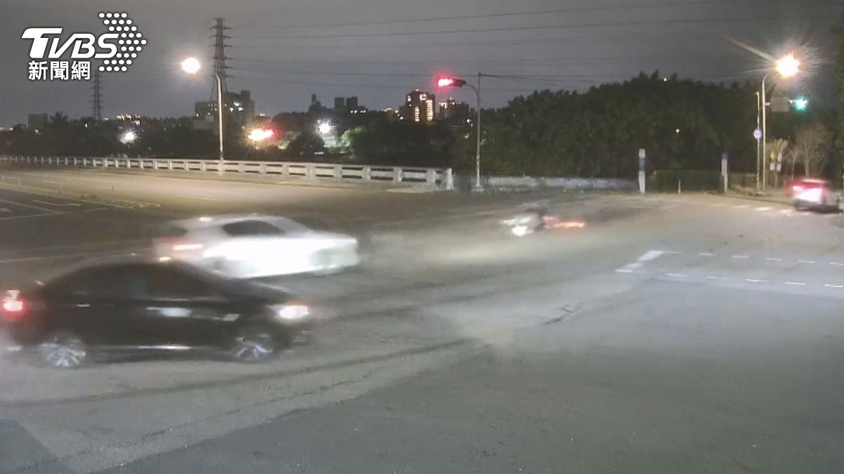 寒假返家遇死劫!男大生疑閃車摔車 「擦地冒火花」不治。(圖/警方提供)