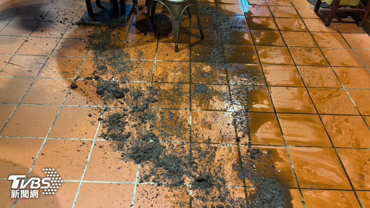 消費糾紛被報復?鶯歌餃子店「遭惡煞潑爛泥」店員、顧客驚逃