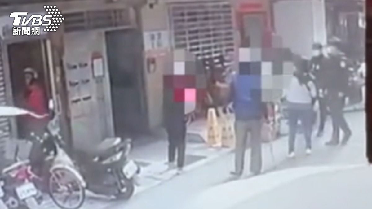 獨子涉砍殺父母，親戚找不到人報案，竟是雙屍命案。（圖／TVBS）