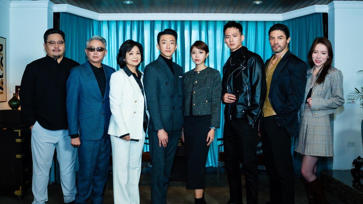 左起吳震亞、李國超、楊貴媚、張懷秋、陳孟琪、吳念軒、唐國忠、王宣。(圖/曼尼娛樂提供)